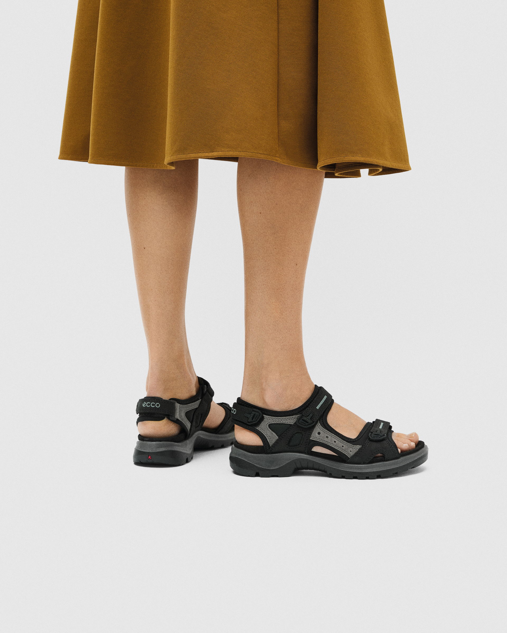 未使用 ECCO フロート 本革 フラット ストラップ サンダル 24cm 未使用］ eccoのサンダル 未使用 ECCO フロート 本革 フラット