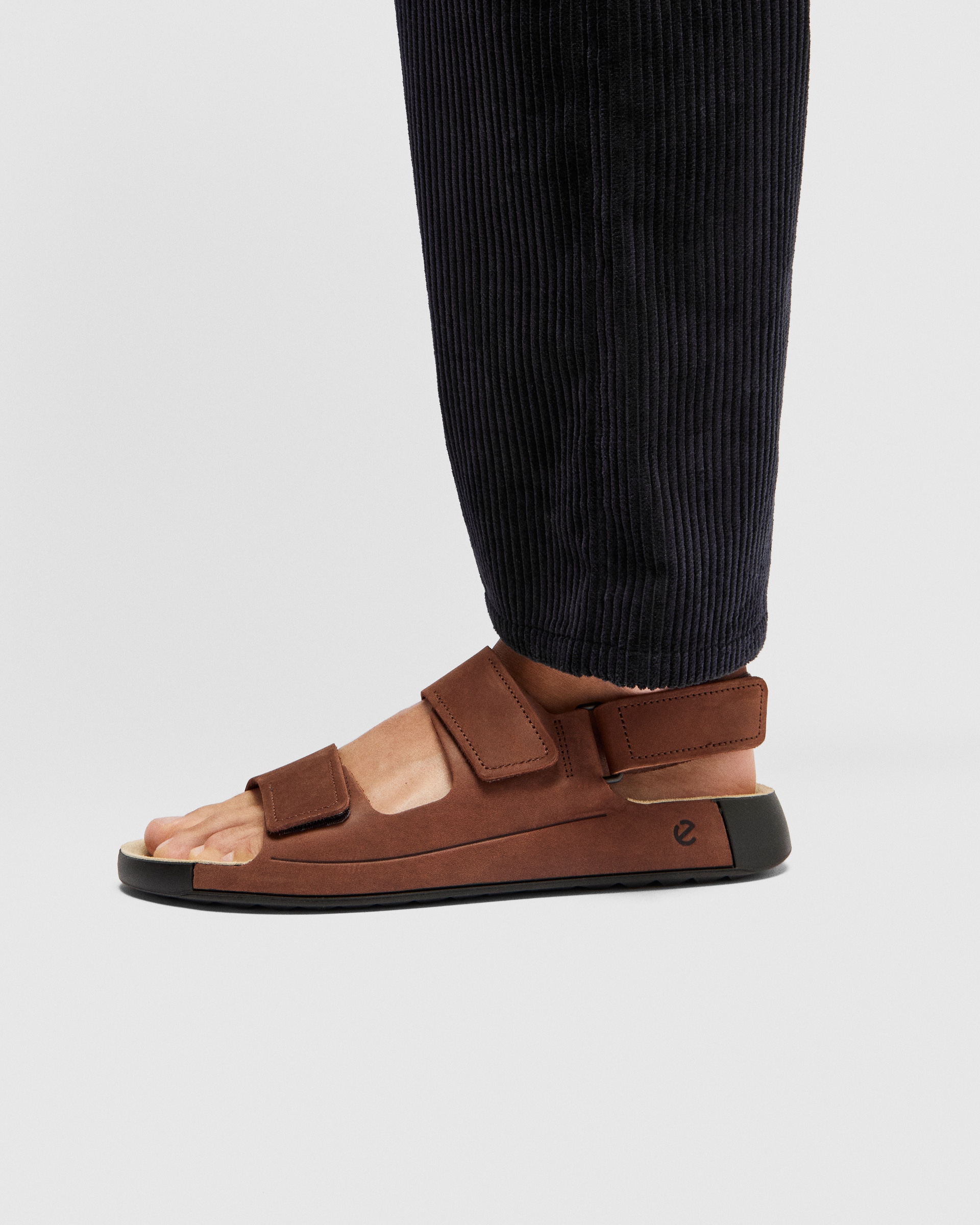 Pánské nubukové páskové sandály ECCO® Cozmo - Hnědá - Lifestyle image-1