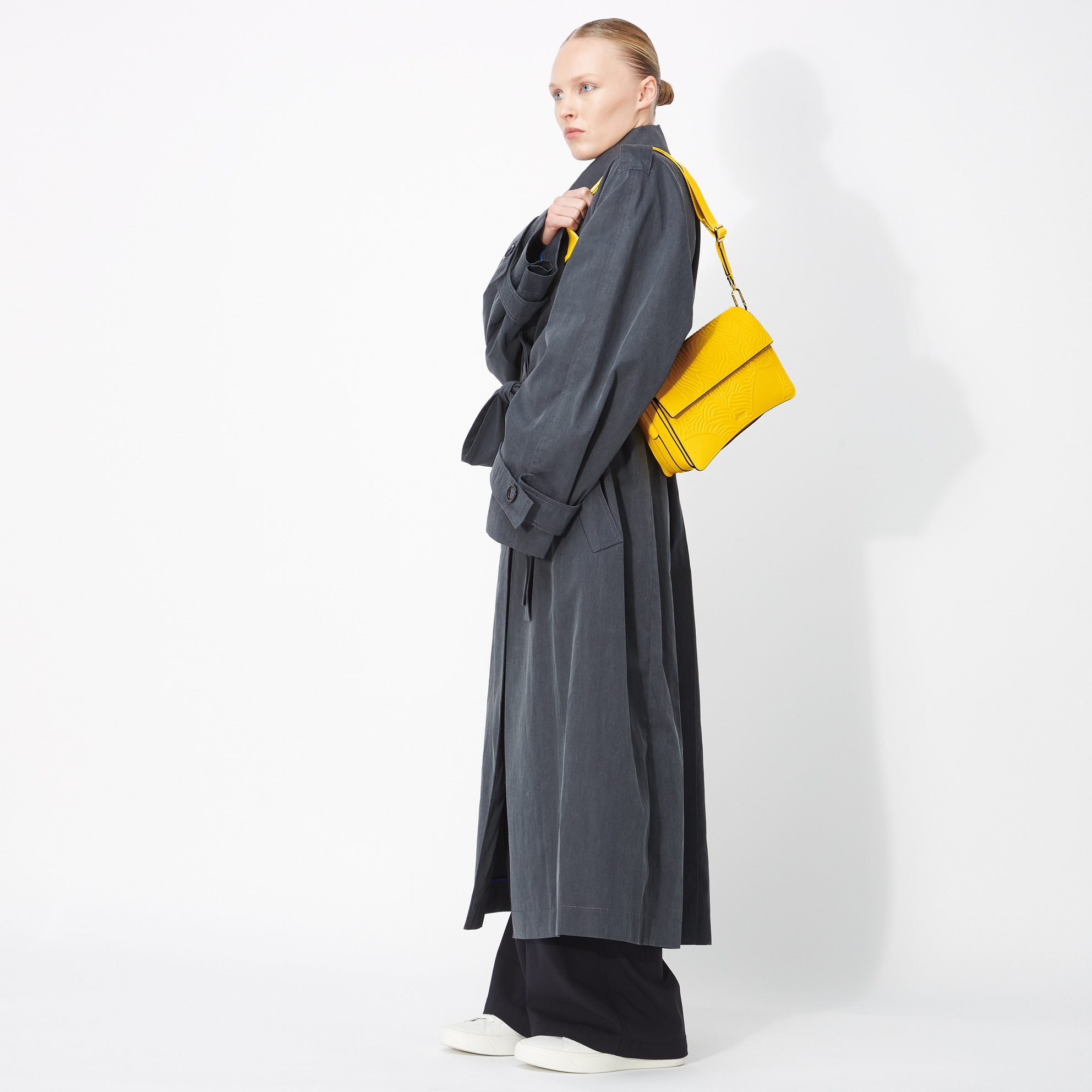 ECCO® Pinch Leather Crossbody Bag - Yellow - Modelshot-1