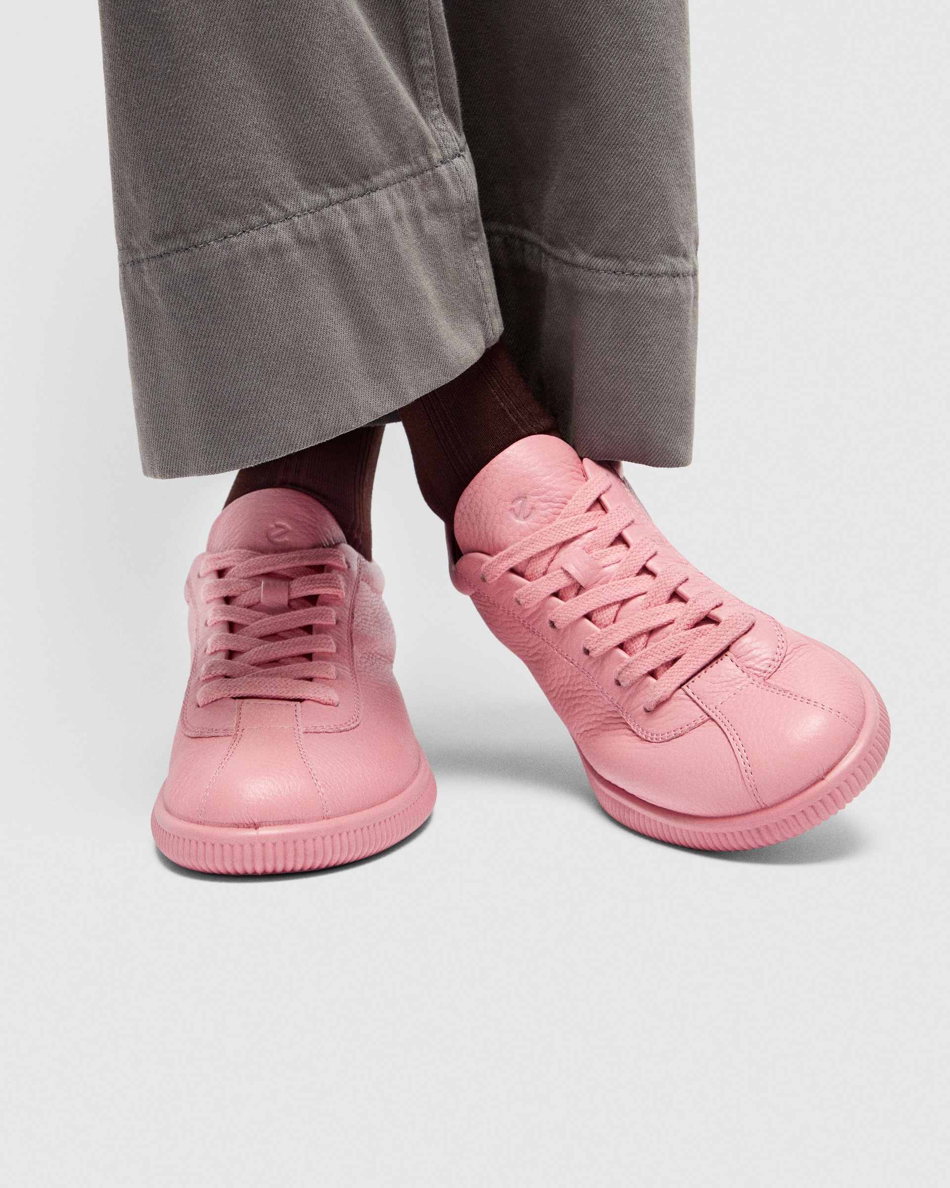 ECCO® Soft Zero nahast vabaajajalats naistele - Roosa - Lifestyle image-1