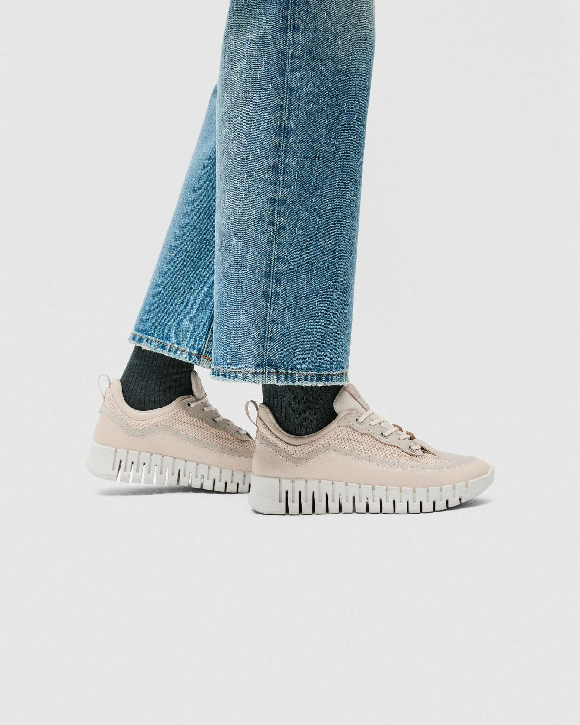 ECCO GRUUV - Beige - Lifestyle image-1
