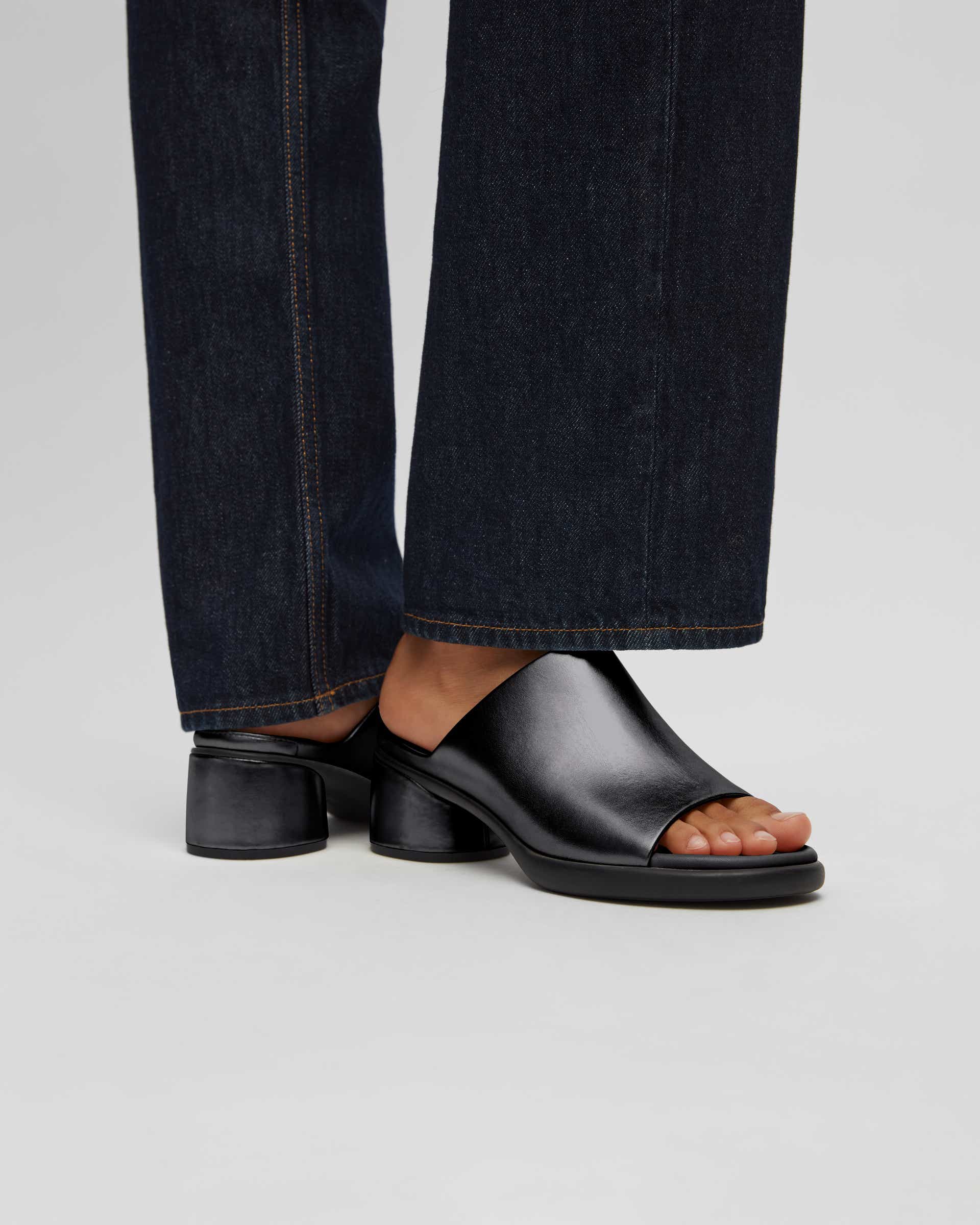 Dámske kožené papuče  ECCO® Sculpted Sandal LX 35 - Čierna - Lifestyle image-1