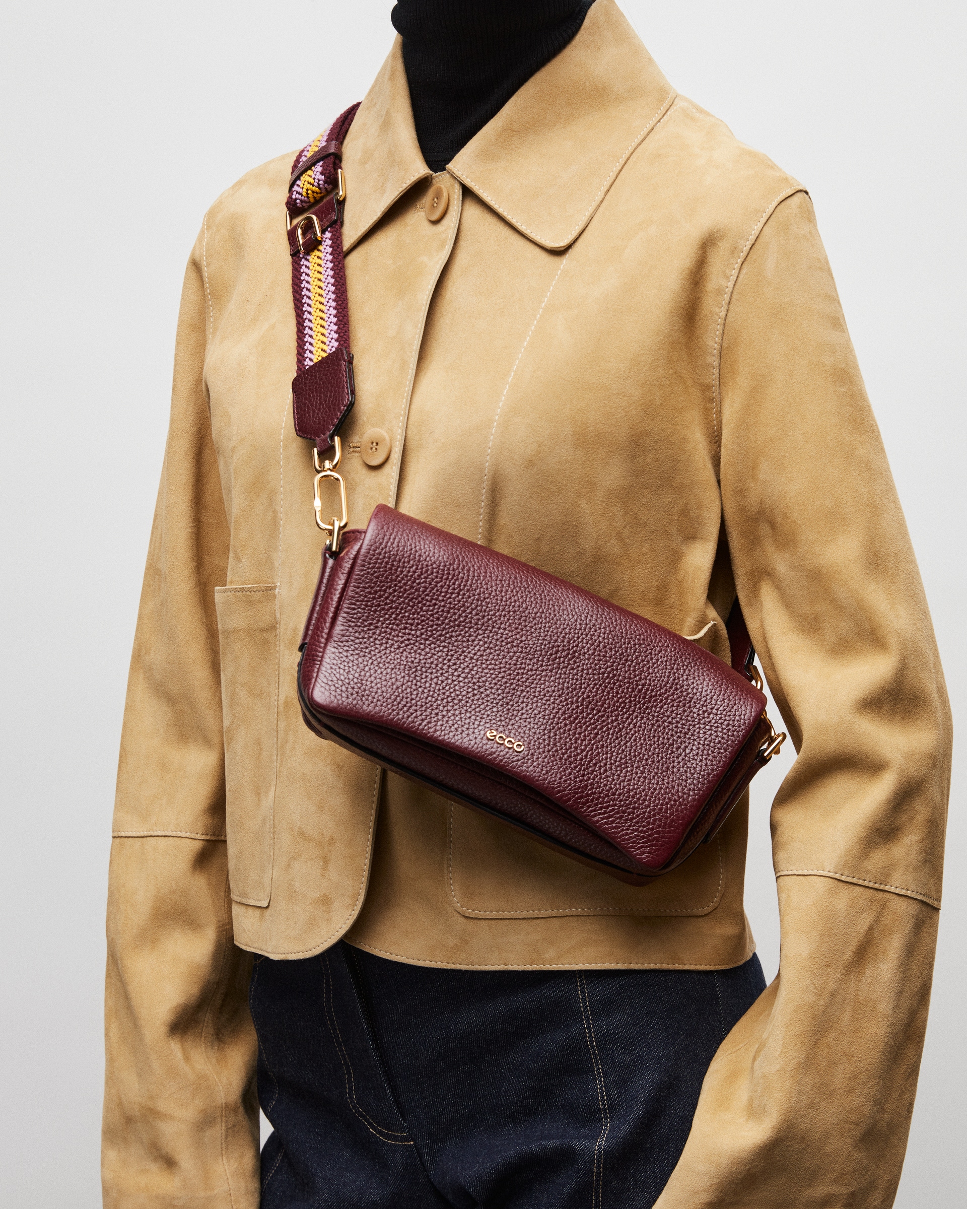 ECCOยฎ Pinch Leather Crossbody Bag - Red - Lifestyle image-1