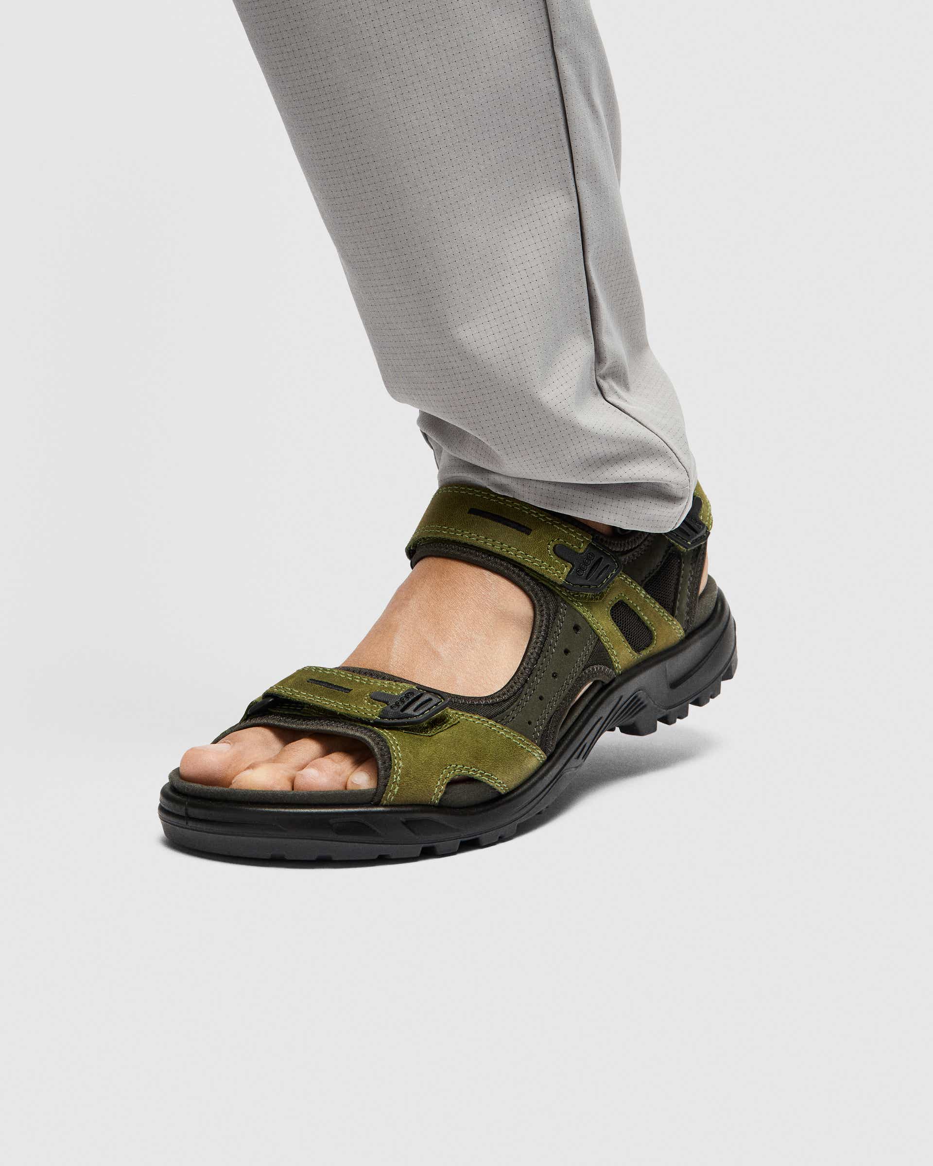 Sandalias de senderismo de nobuk ECCO® Offroad para hombre - Verde - Lifestyle image-1