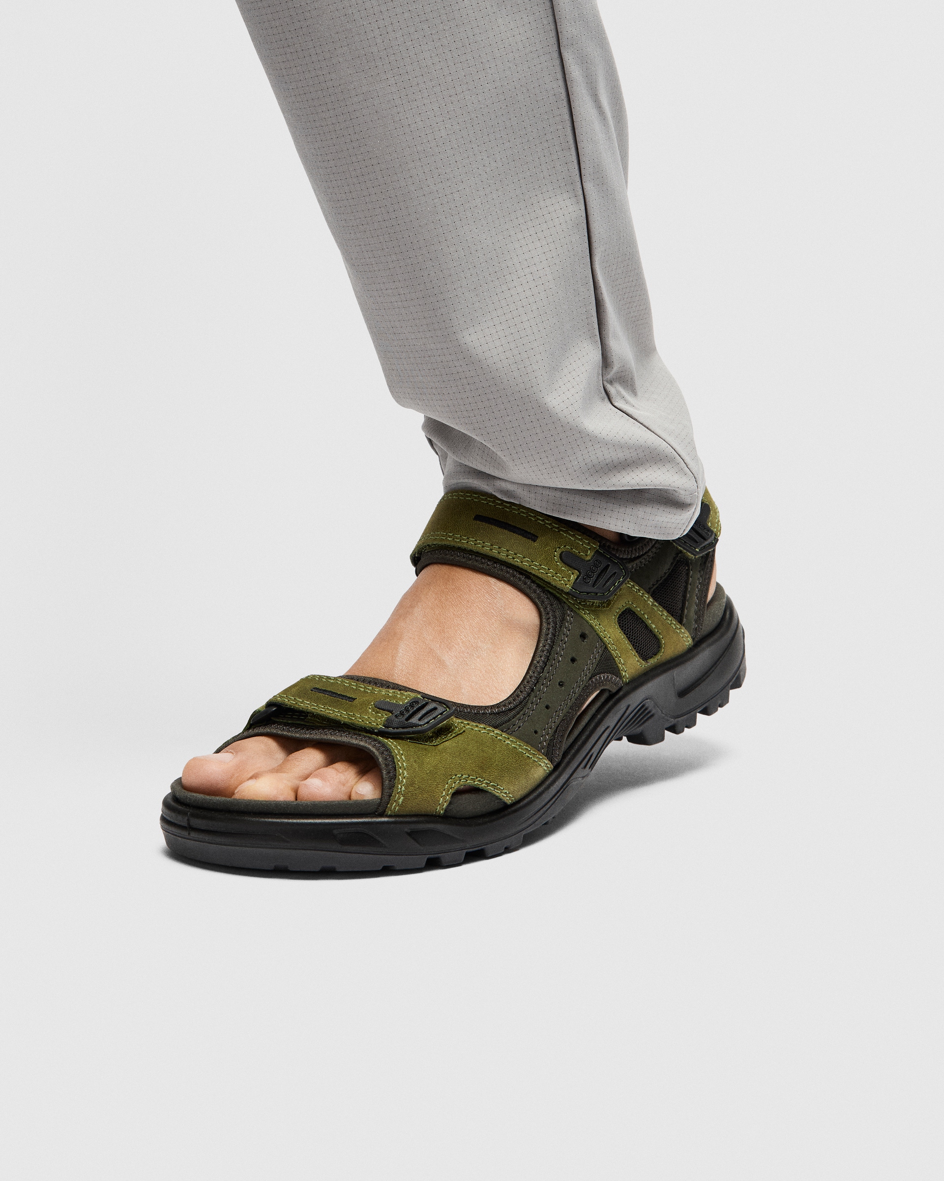 Sandalias de senderismo de nobuk ECCO® Offroad para hombre - Verde - Lifestyle image-1