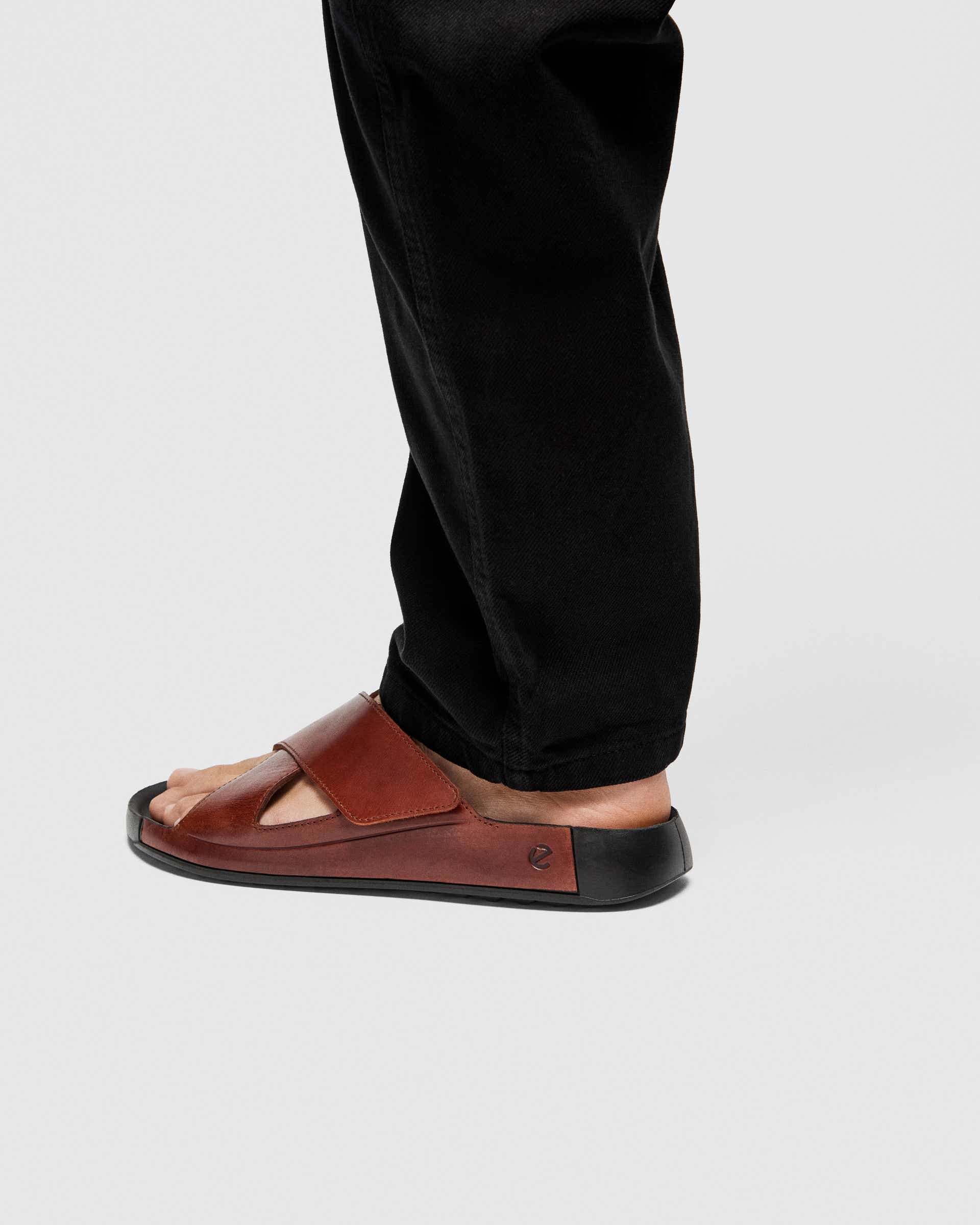 ECCO COZMO MEN'S SANDAL - Brown - Lifestyle image-1