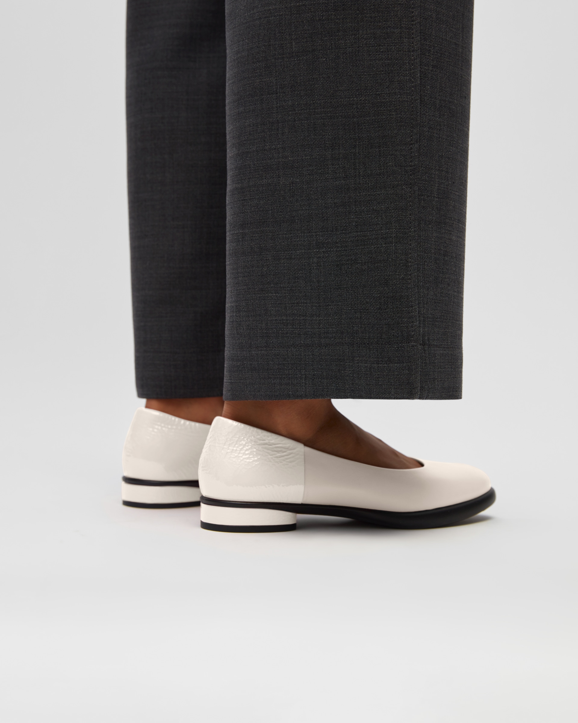 ECCO® Sculpted LX ballerines en cuir pour femme - Beige - Lifestyle image-1