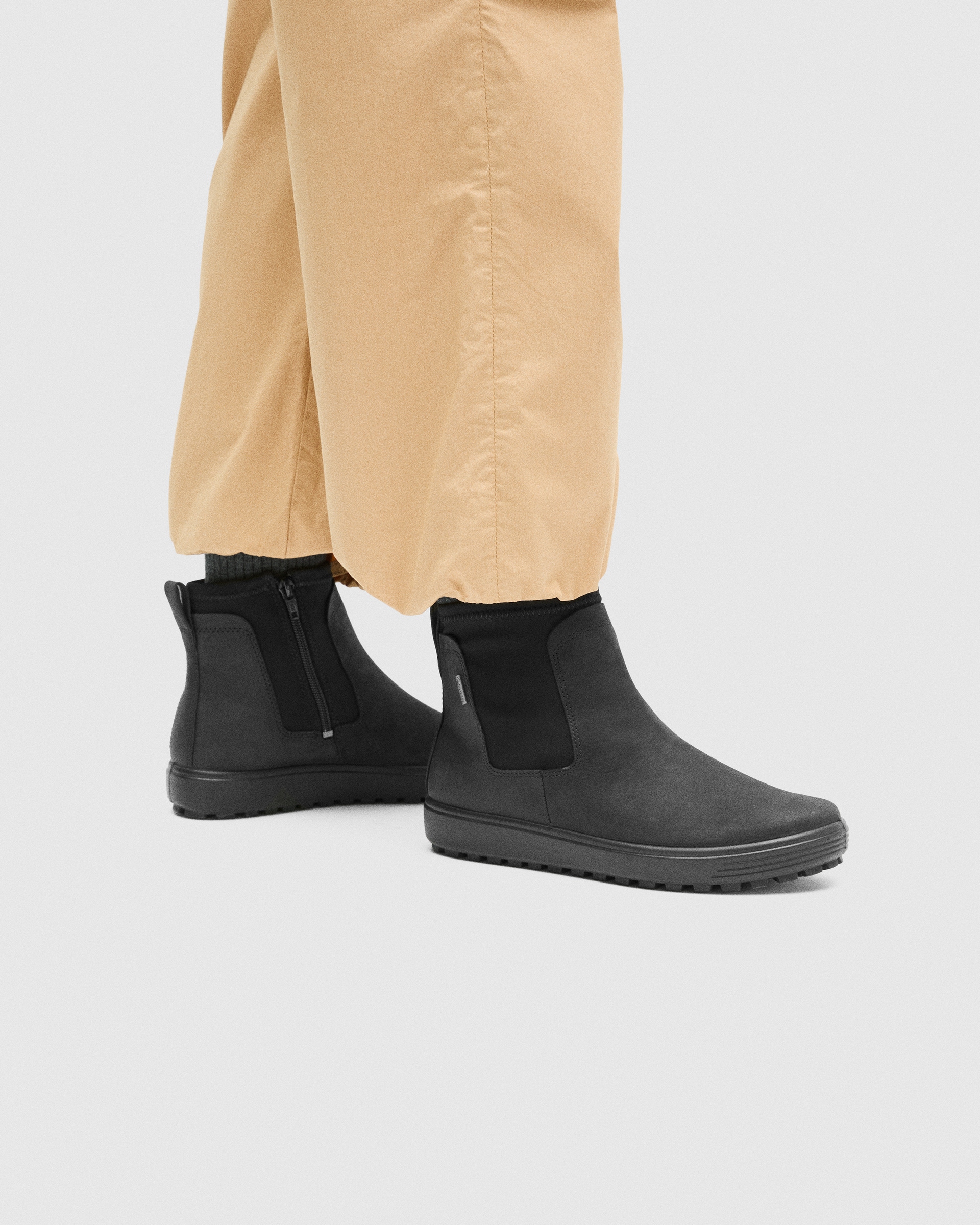 Women's ECCOยฎ Soft 7 Tred Gore-Tex Chelsea Boot - Black - Lifestyle image-1