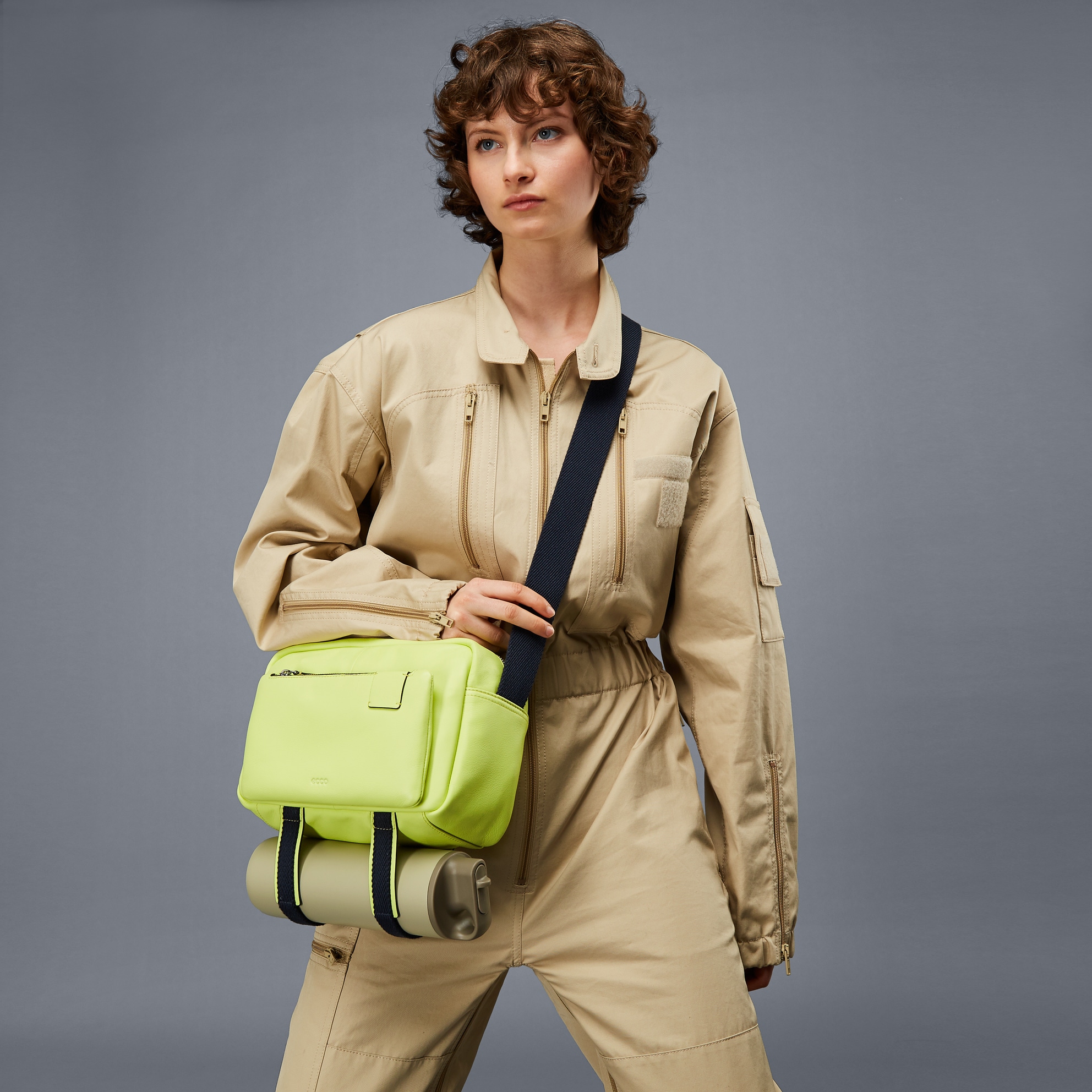 ECCO Journey Camera Bag - Green - Modelshot-1