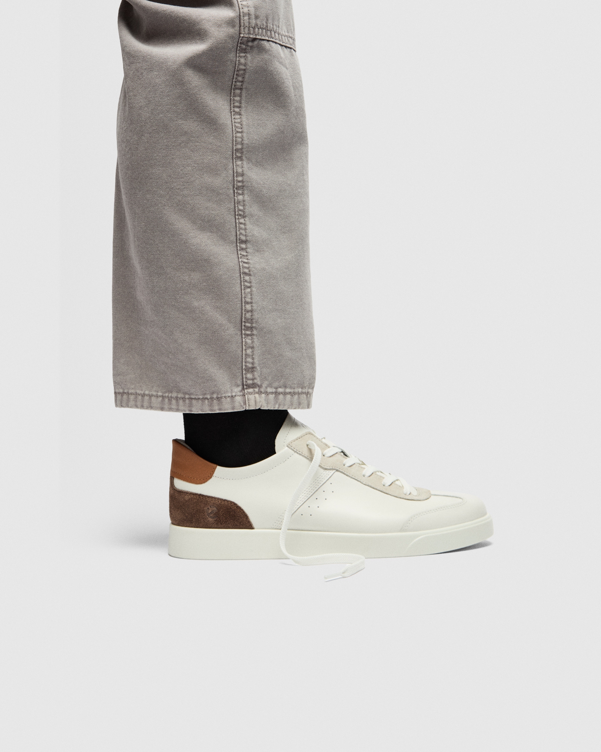 ECCO® Street Lite baskets en cuir pour homme - Blanc - Lifestyle image-1