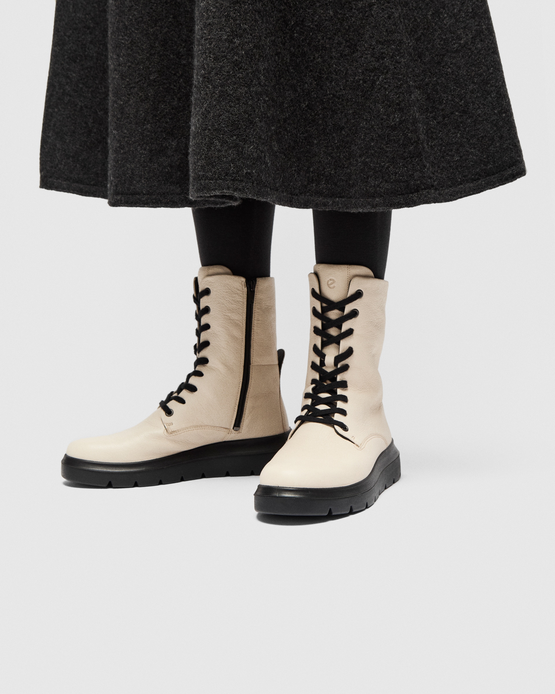 Botas de piel con cordones ECCO® Nouvelle para mujer - Marrón - Lifestyle image-1