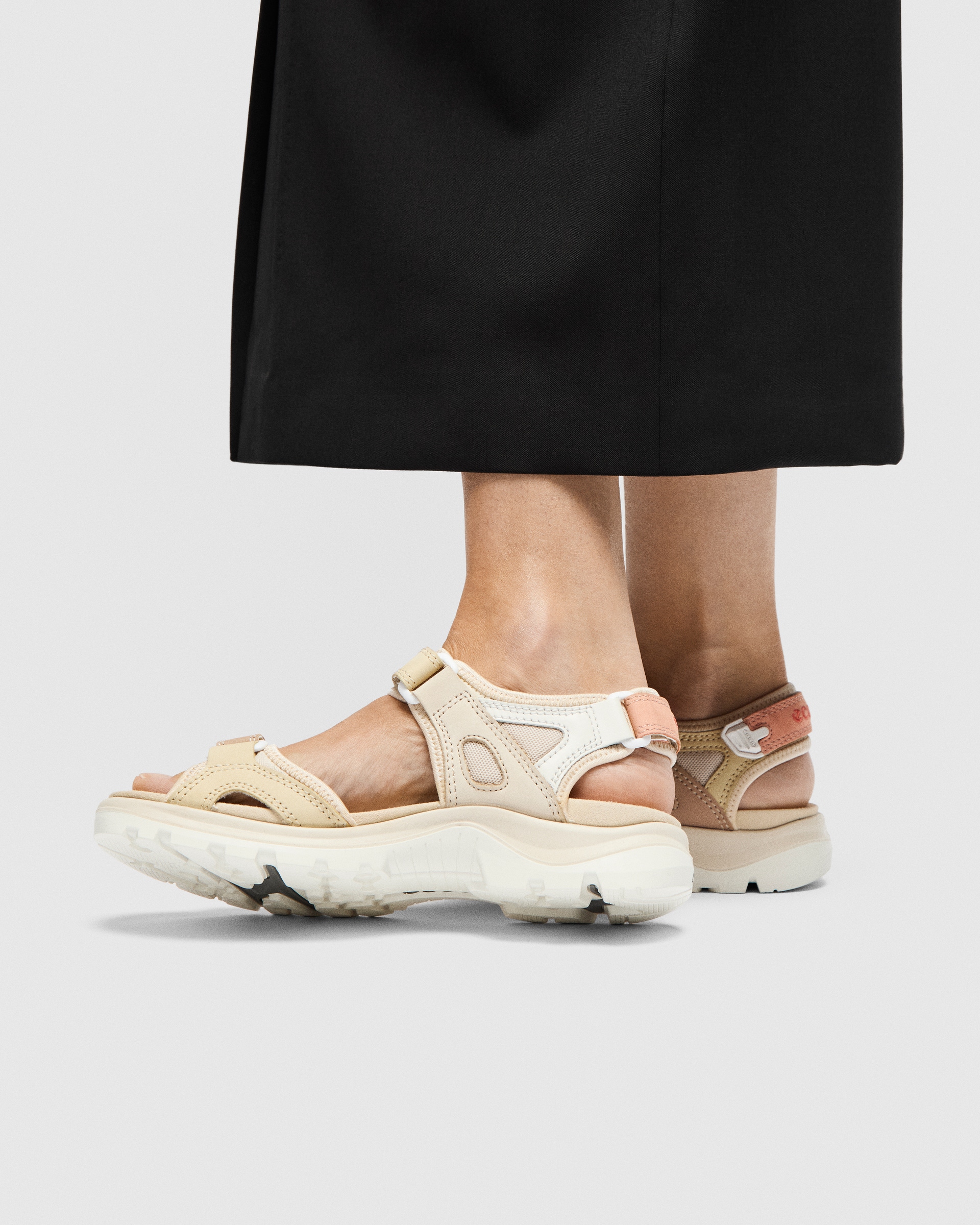 Sandalias de senderismo de nobuk ECCO® Offroad para mujer - Multicolor - Lifestyle image-1