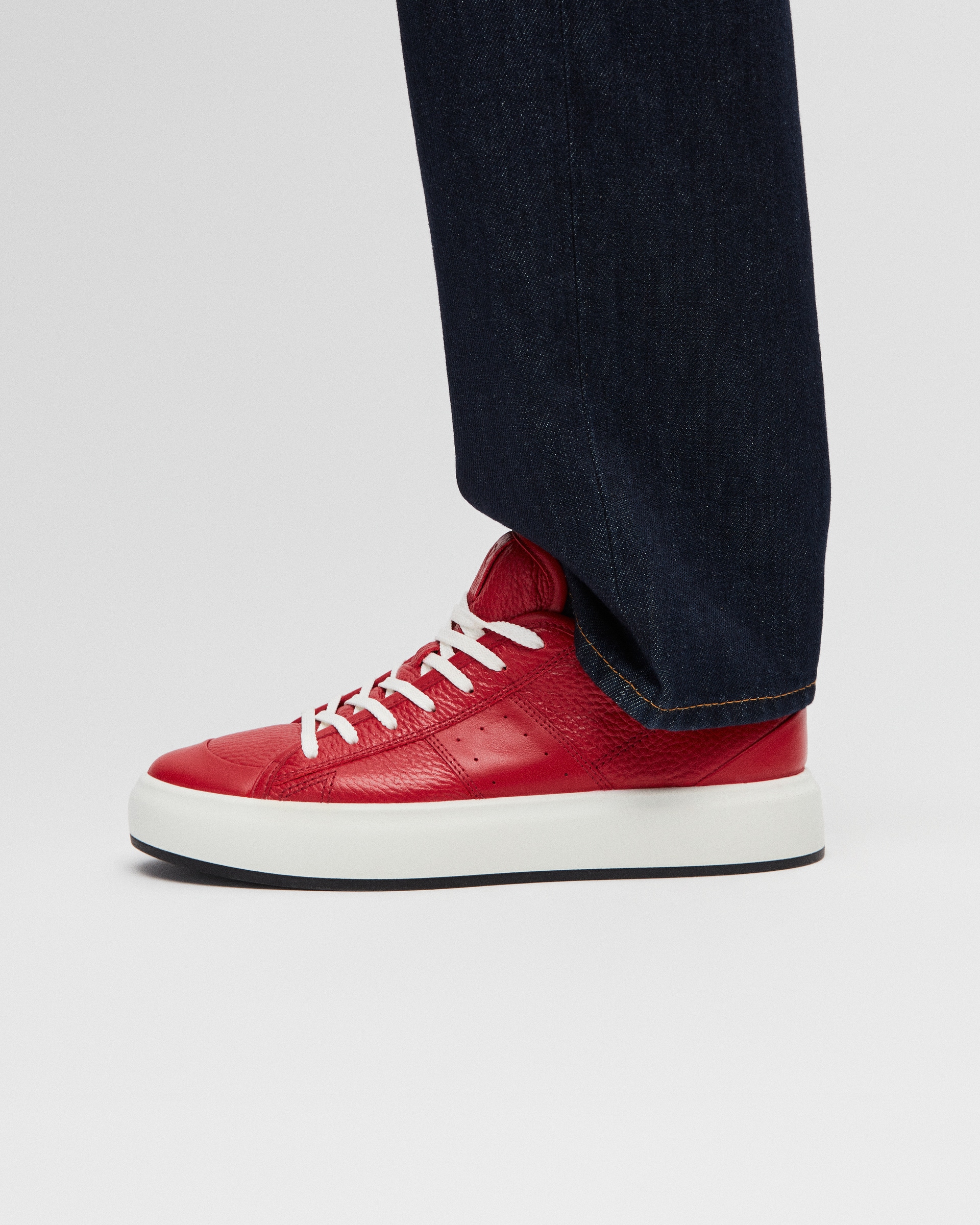 Zapatillas de piel ECCO® Street Ace para mujer - Rojo - Lifestyle image-1