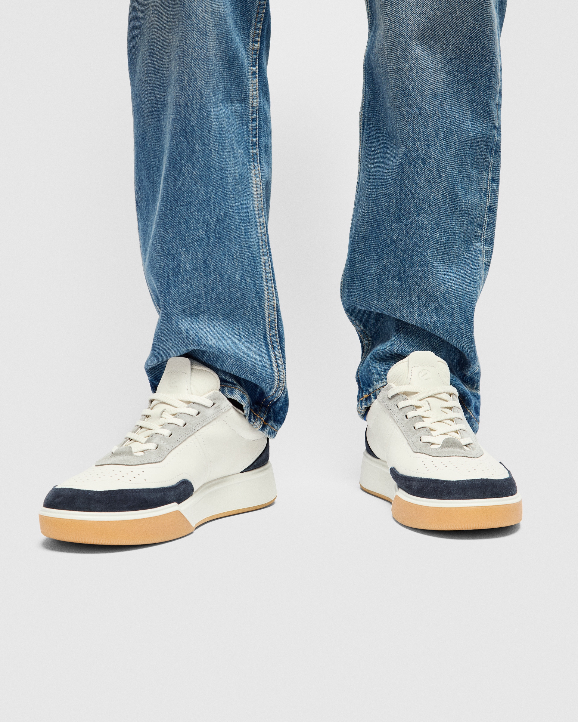ECCO STREET COURT MEN'S SNEAKER - White - Lifestyle image-1