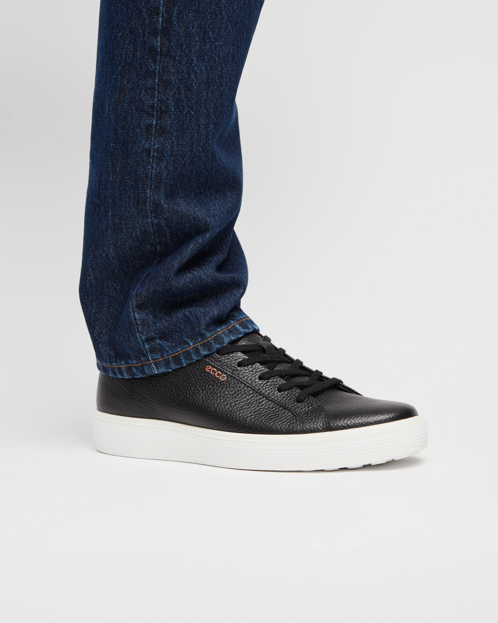 ECCO® Soft 60 baskets en cuir pour homme - Noir - Lifestyle image-1