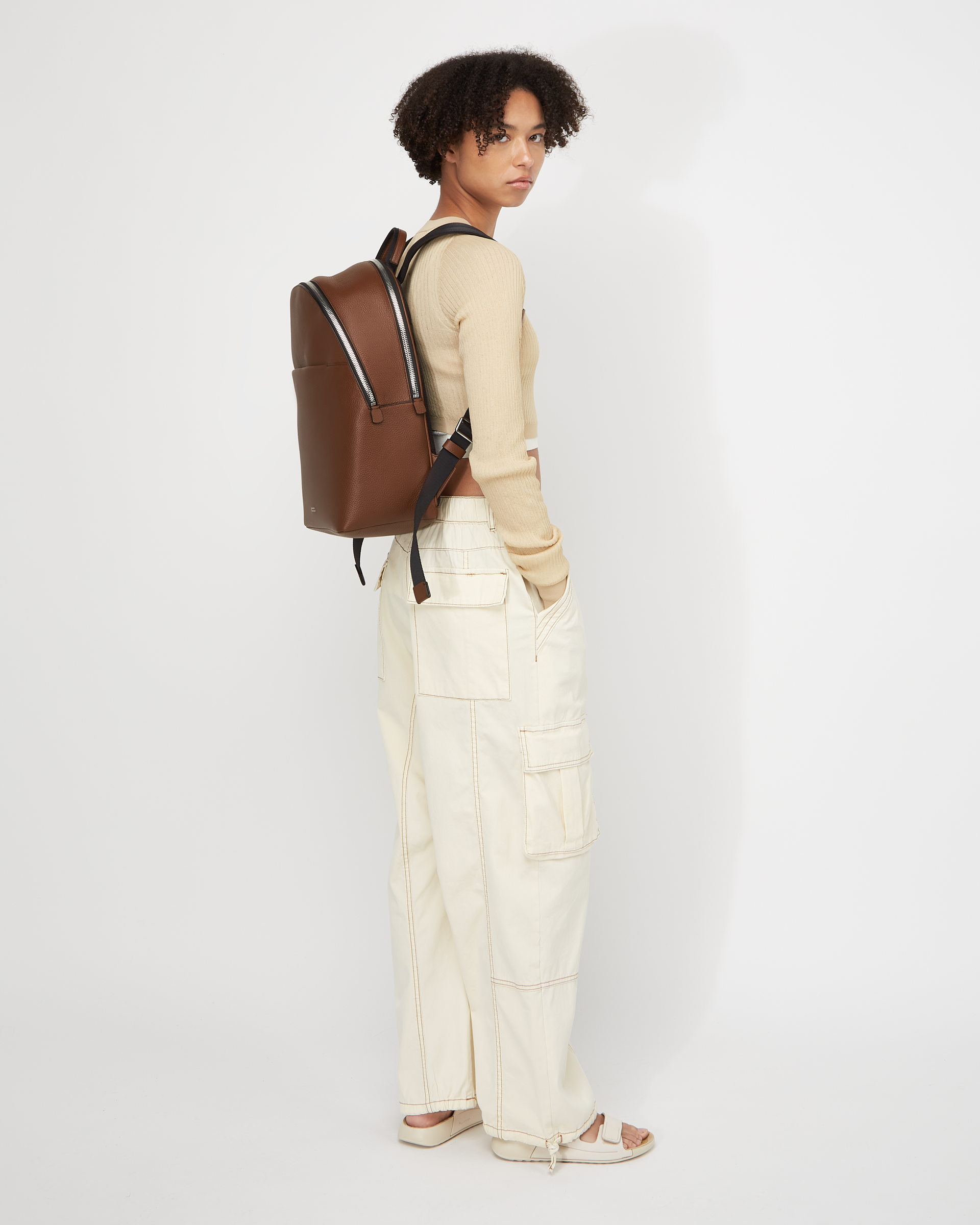 ECCO® Round Pack 가죽 백팩 - Brown - Modelshot-1