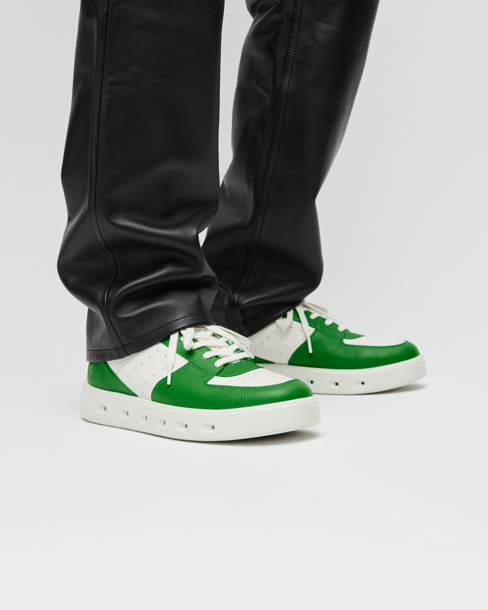 Men's ECCO® Street 720 Leather Gore-Tex Sneaker - Green - Lifestyle image-1