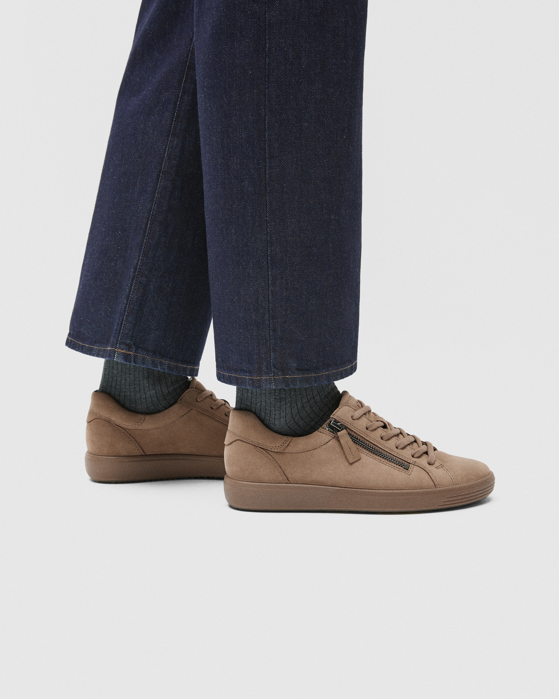 Dámské nubukové tenisky ECCO® SOFT 7 - Hnědá - Lifestyle image-1