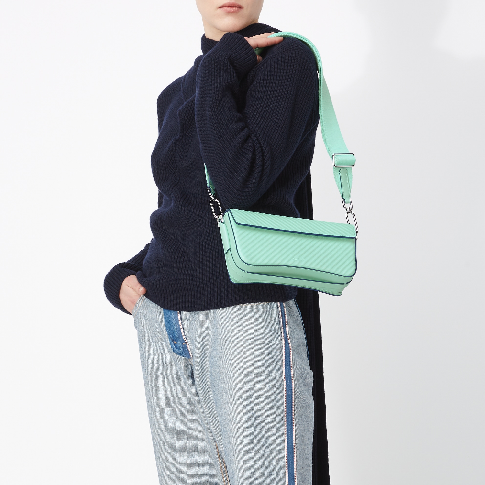 ECCO Pinch Bag Compact - Blue - Modelshot-1