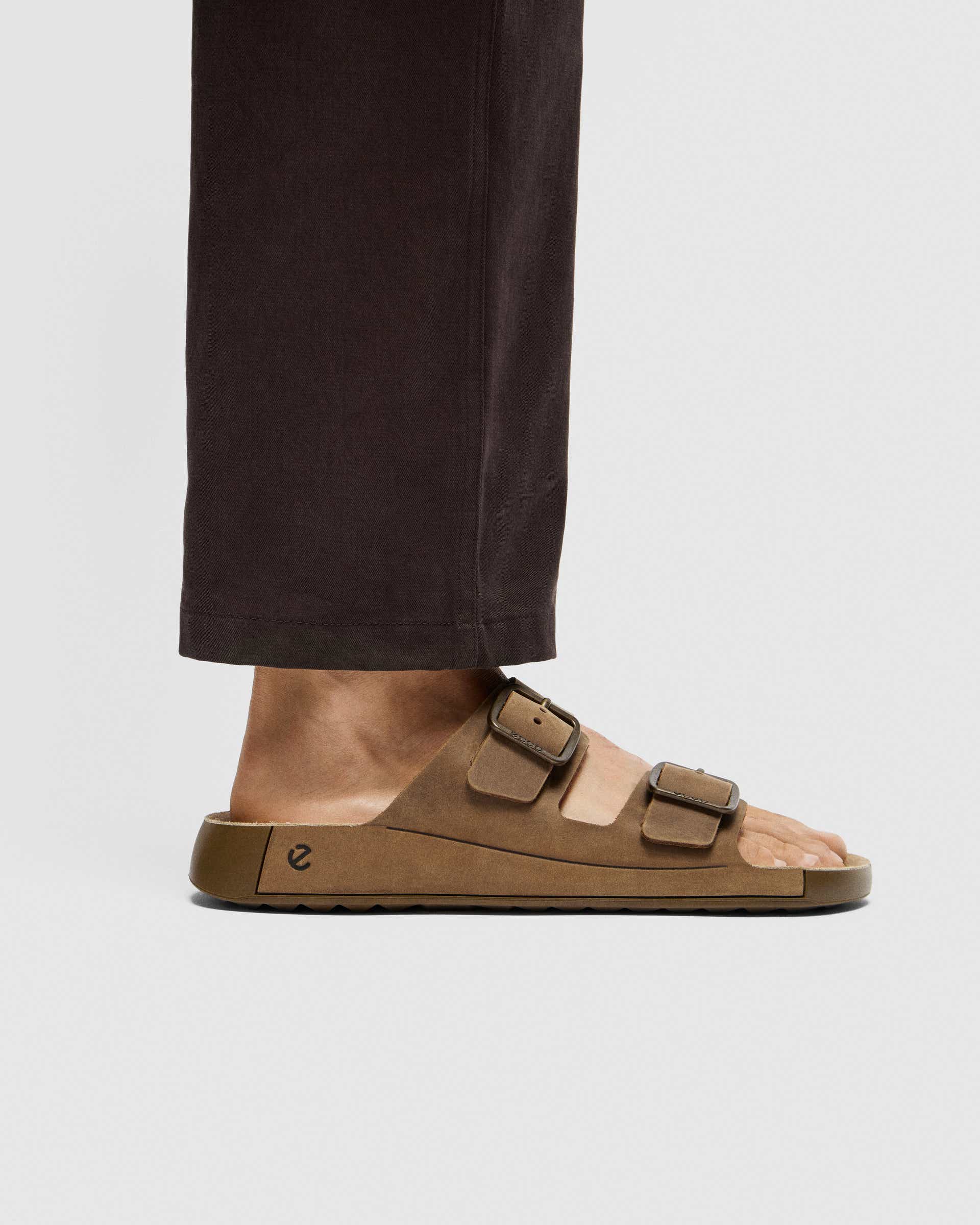 ECCO® Cozmo rihmadega nubuknahast sandaalid meestele - Pruun - Lifestyle image-1