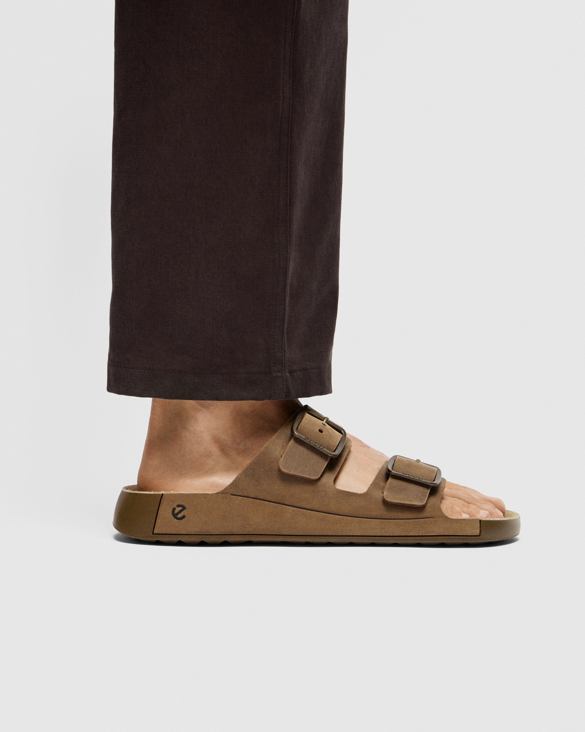 ECCO® Cozmo rihmadega nubuknahast sandaalid meestele - Pruun - Lifestyle image-1
