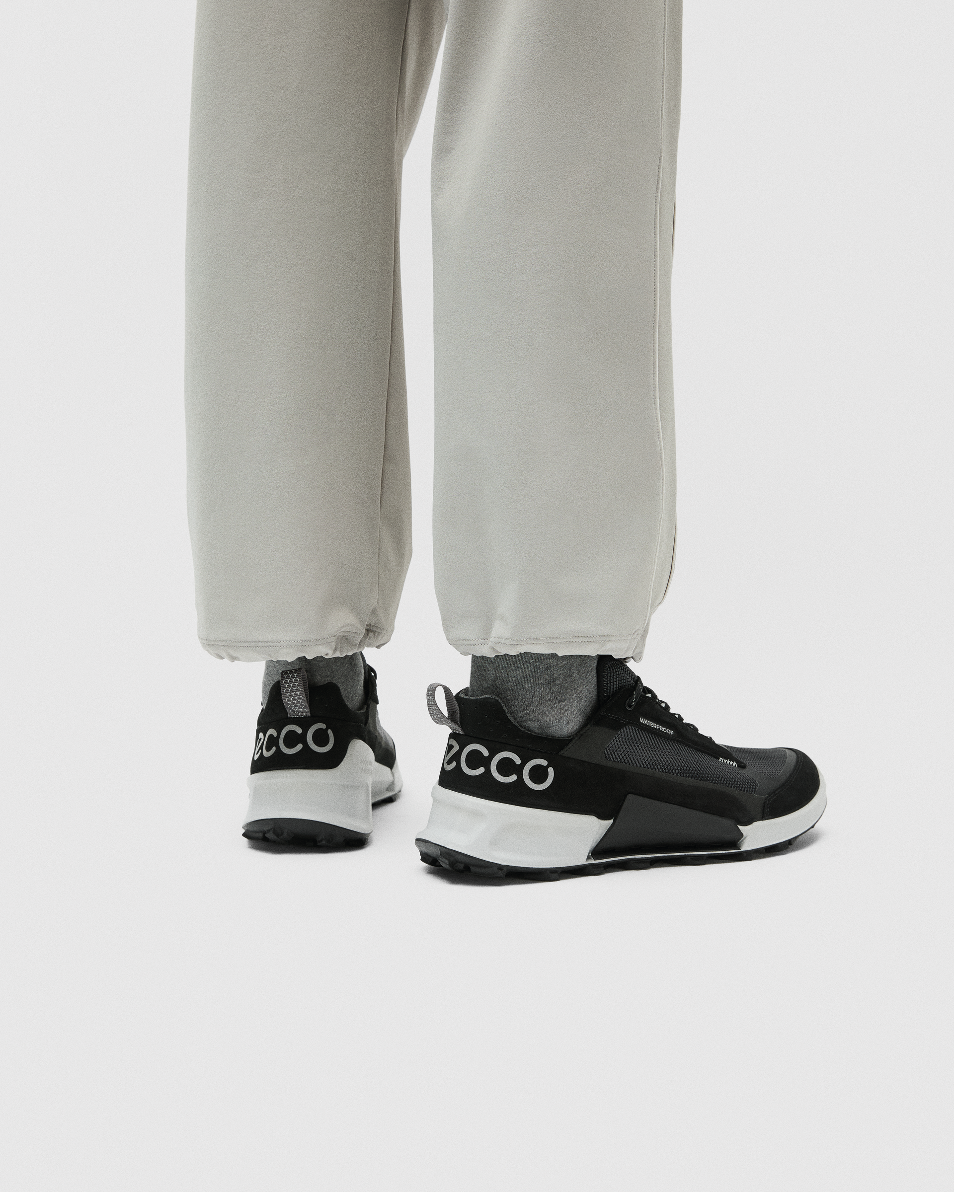 【mokamo様】　⑥ HOKA ONEONE / ホカ： M KAHA 3 LOW GTX ： 1162532[PIE][REA