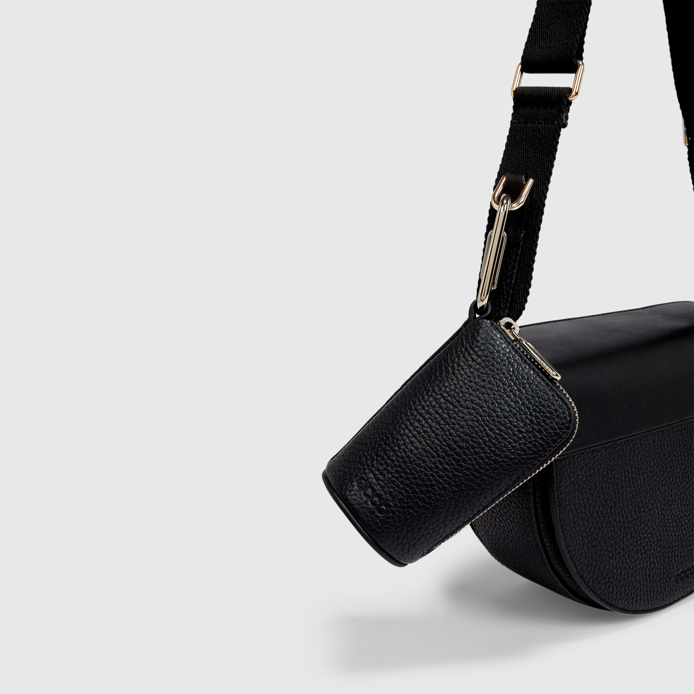 ECCO® Textureblock Leather Saddle Bag | Black