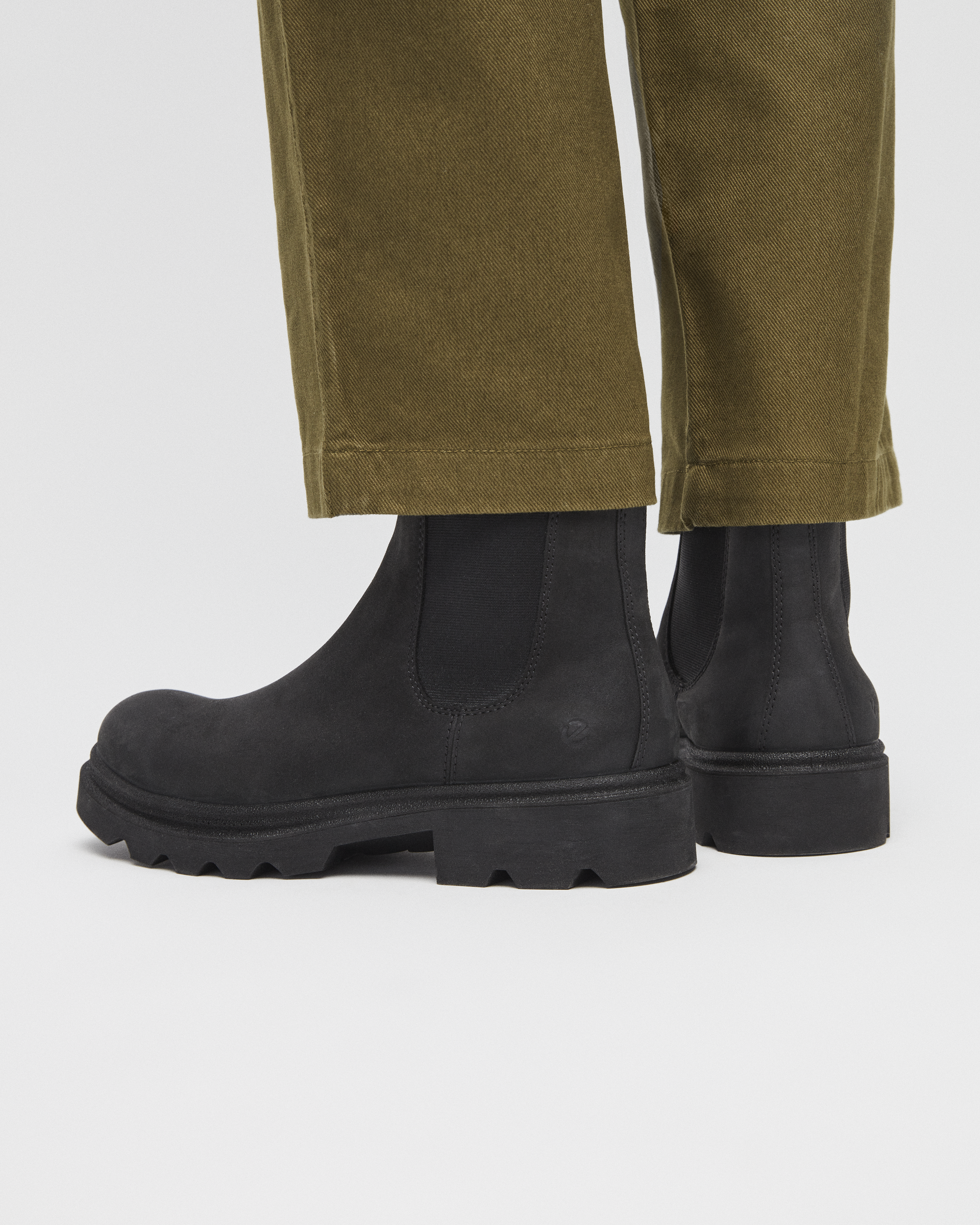 ECCO Men Grainer Chelsea Boots - Black - Lifestyle image-1