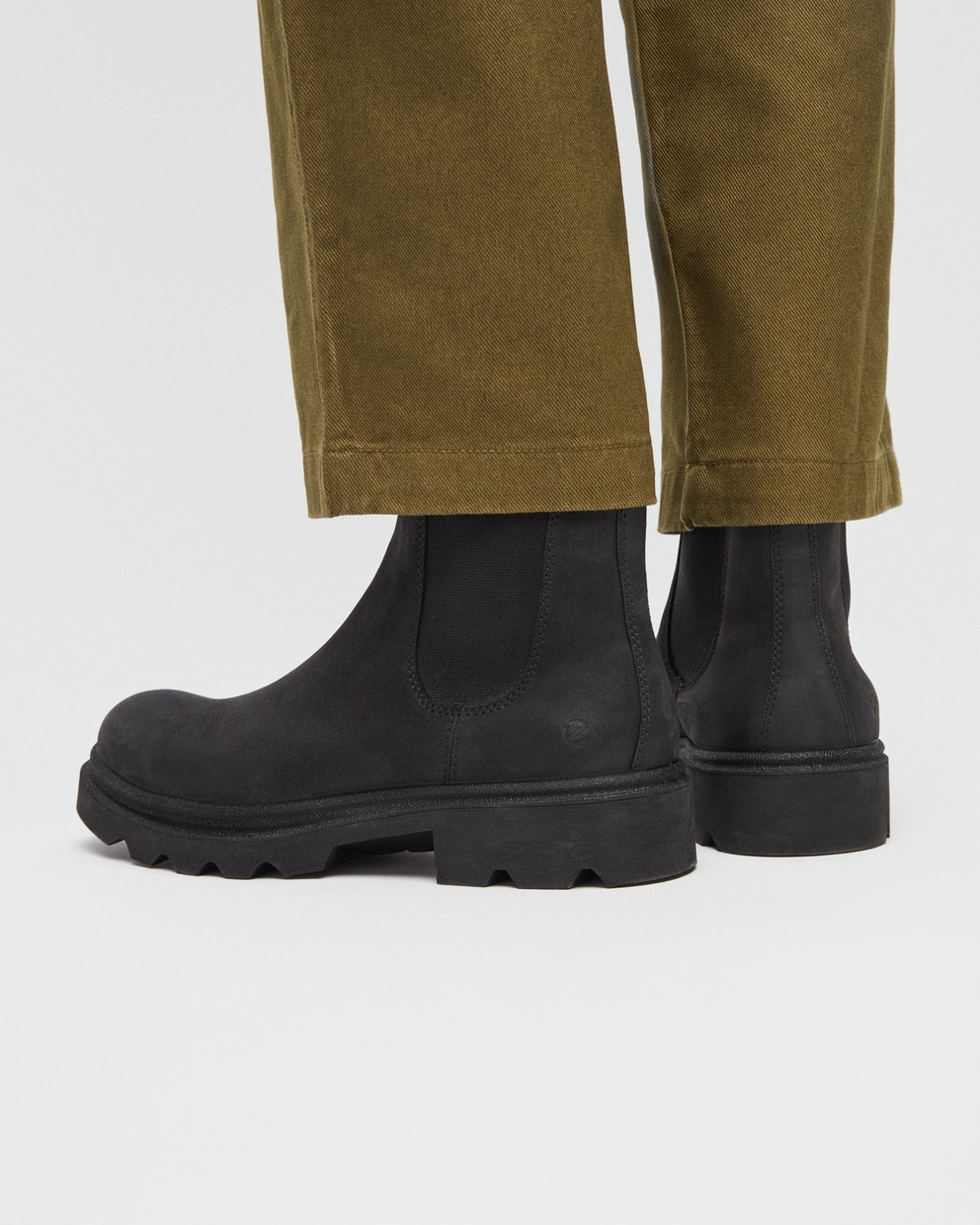 ECCO Men Grainer Chelsea Boots - Brown - Lifestyle image-1