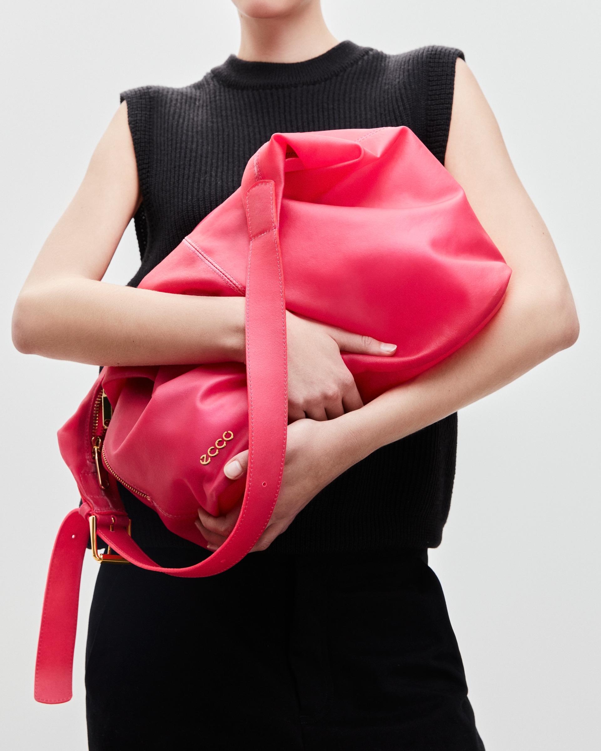 Bolso hobo de piel ECCO® Hobo - Rosa - Lifestyle image-1