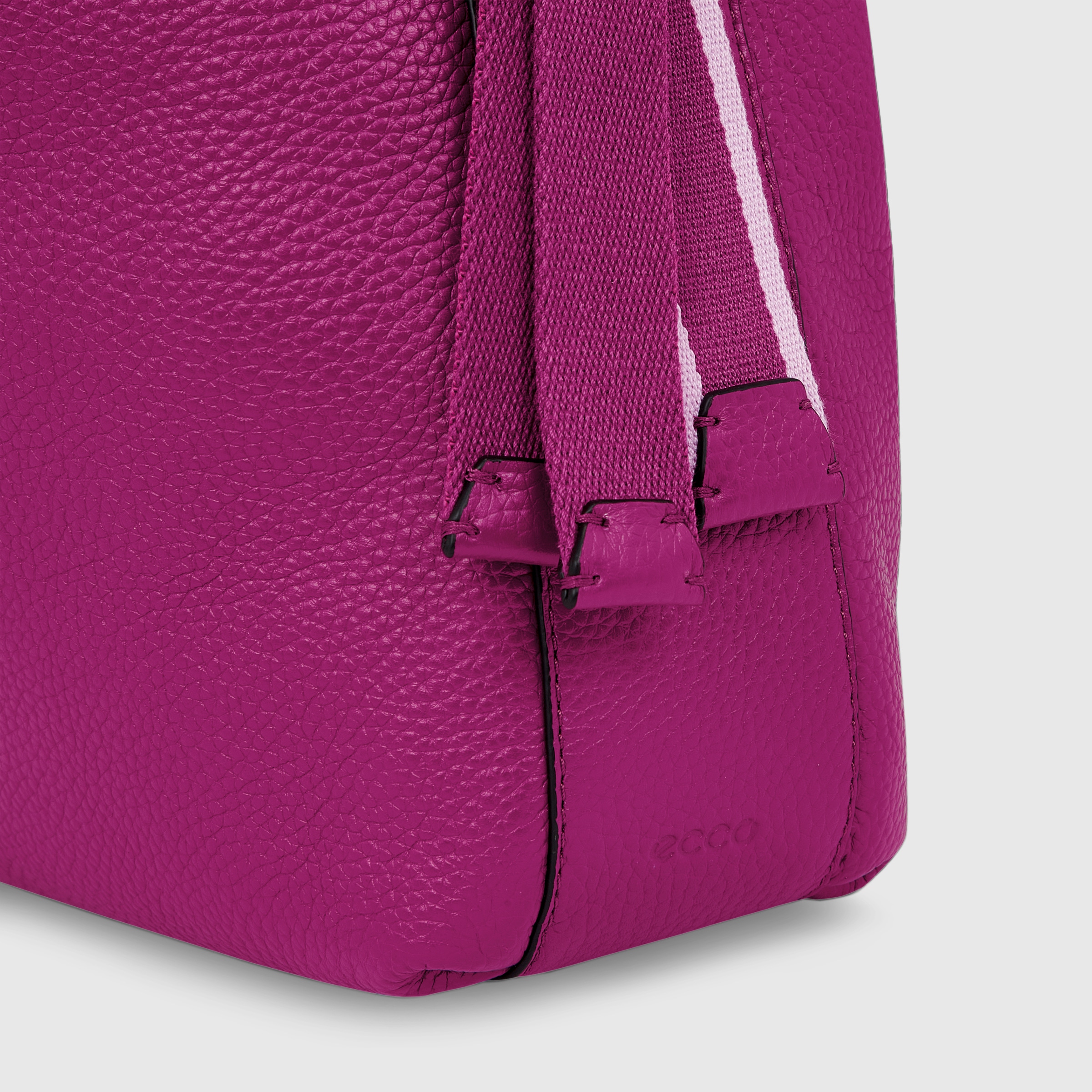 ECCOยฎ Sail Leather Compact Shoulder Bag - Purple - Detail-2