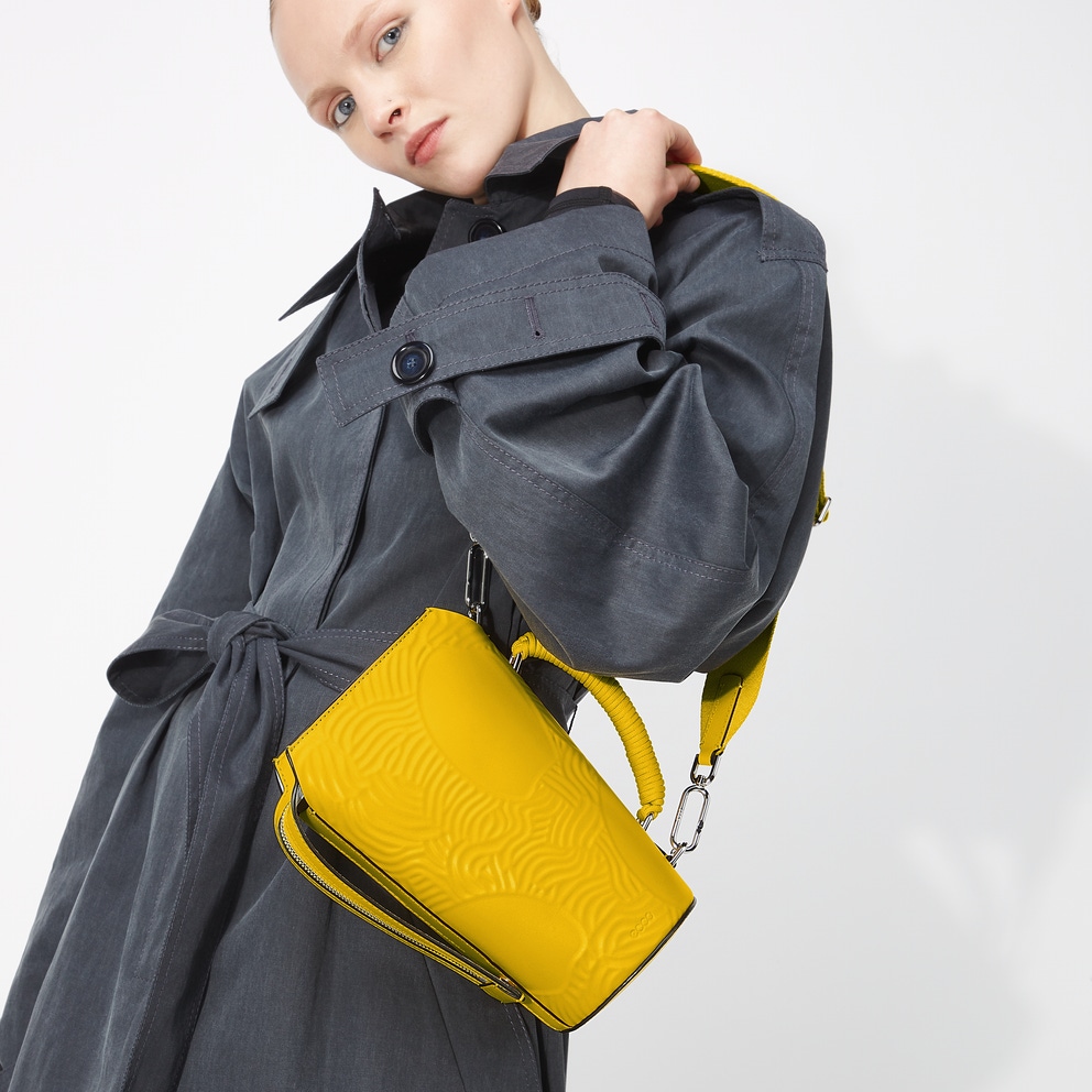 ECCO® Fingerprint Oversized Pot Leather Crossbody Bag - Yellow - Modelshot-1