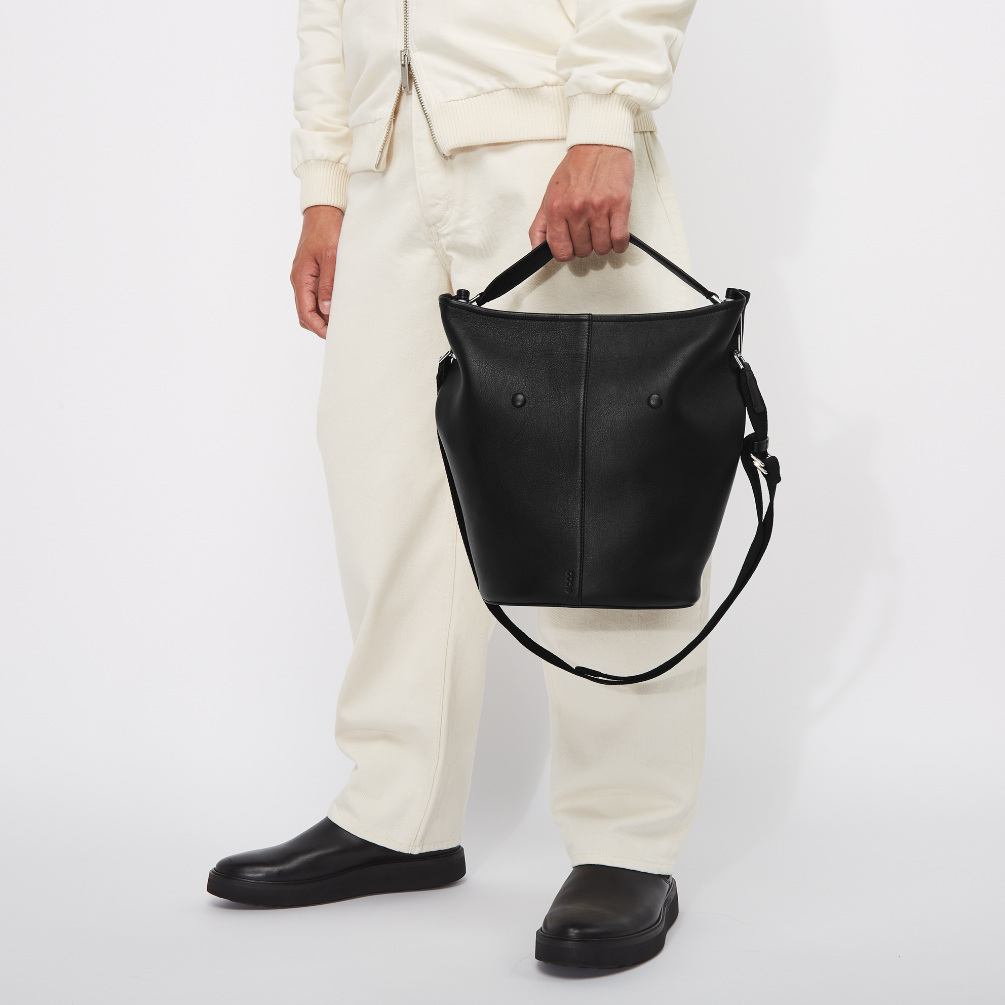 ECCO® Takeaway Leather Shoulder Bag - Black - Modelshot-1