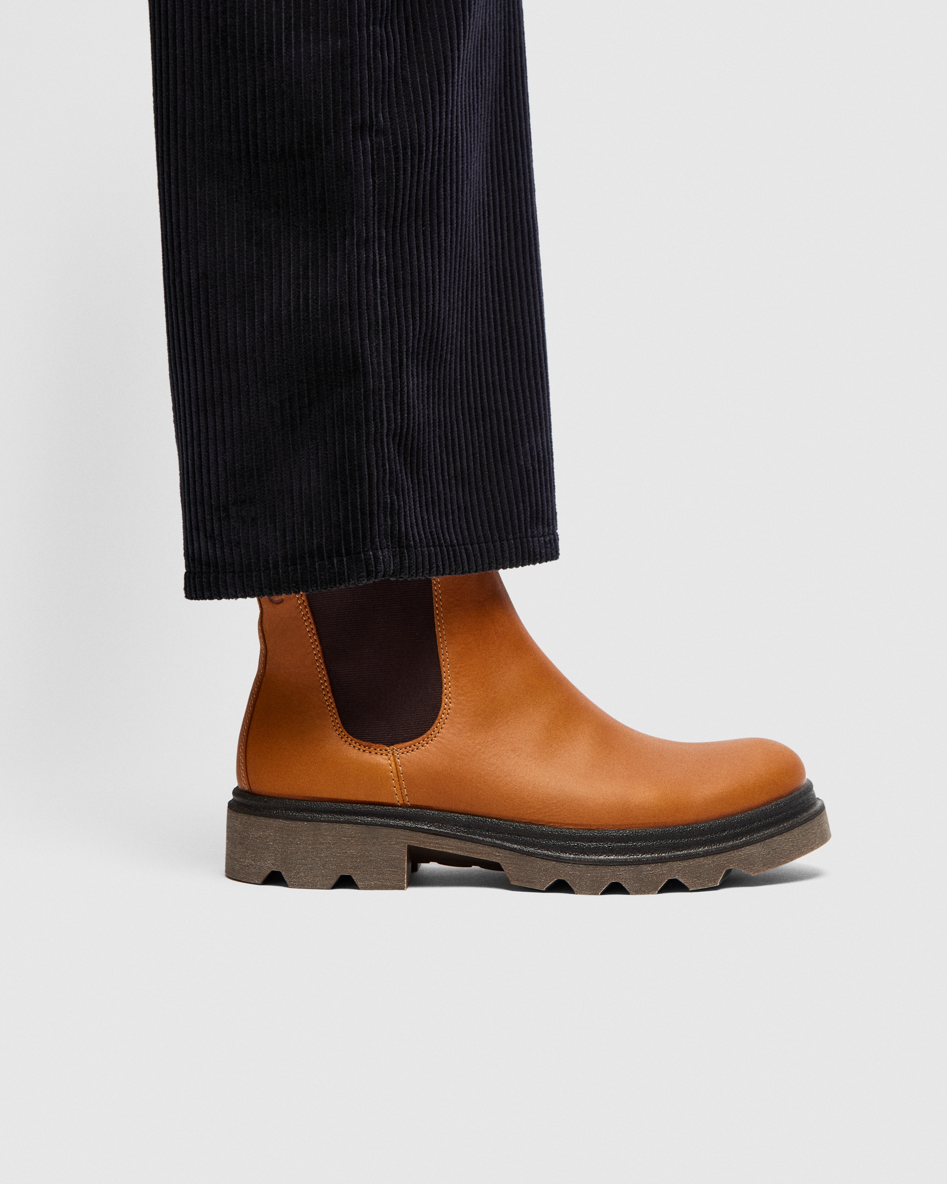 Botas Chelsea nobuck homem ECCO® Grainer - Castanho - Lifestyle image-1