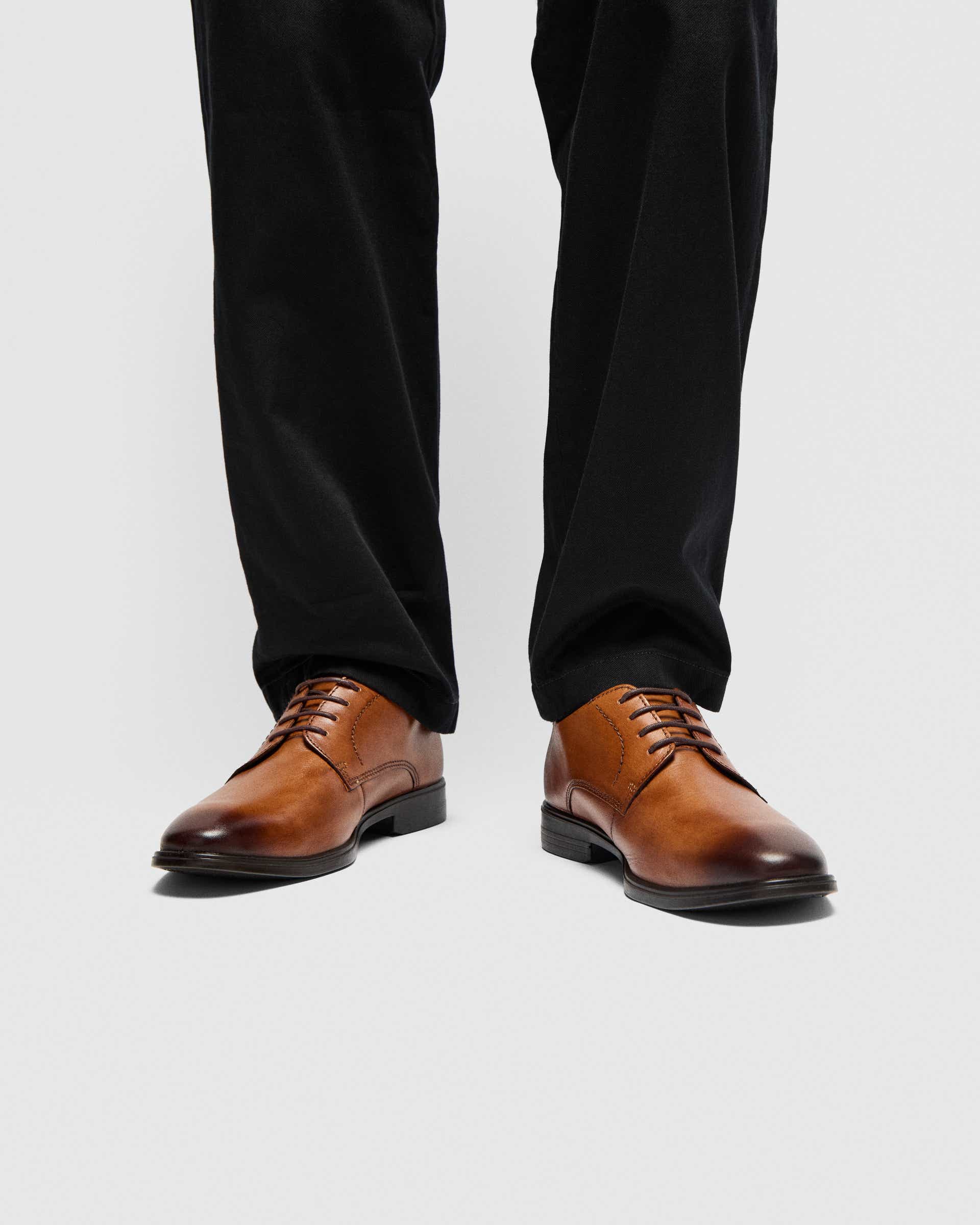 ECCO® Melbourne derbies cuir pour homme - Marron - Lifestyle image-1